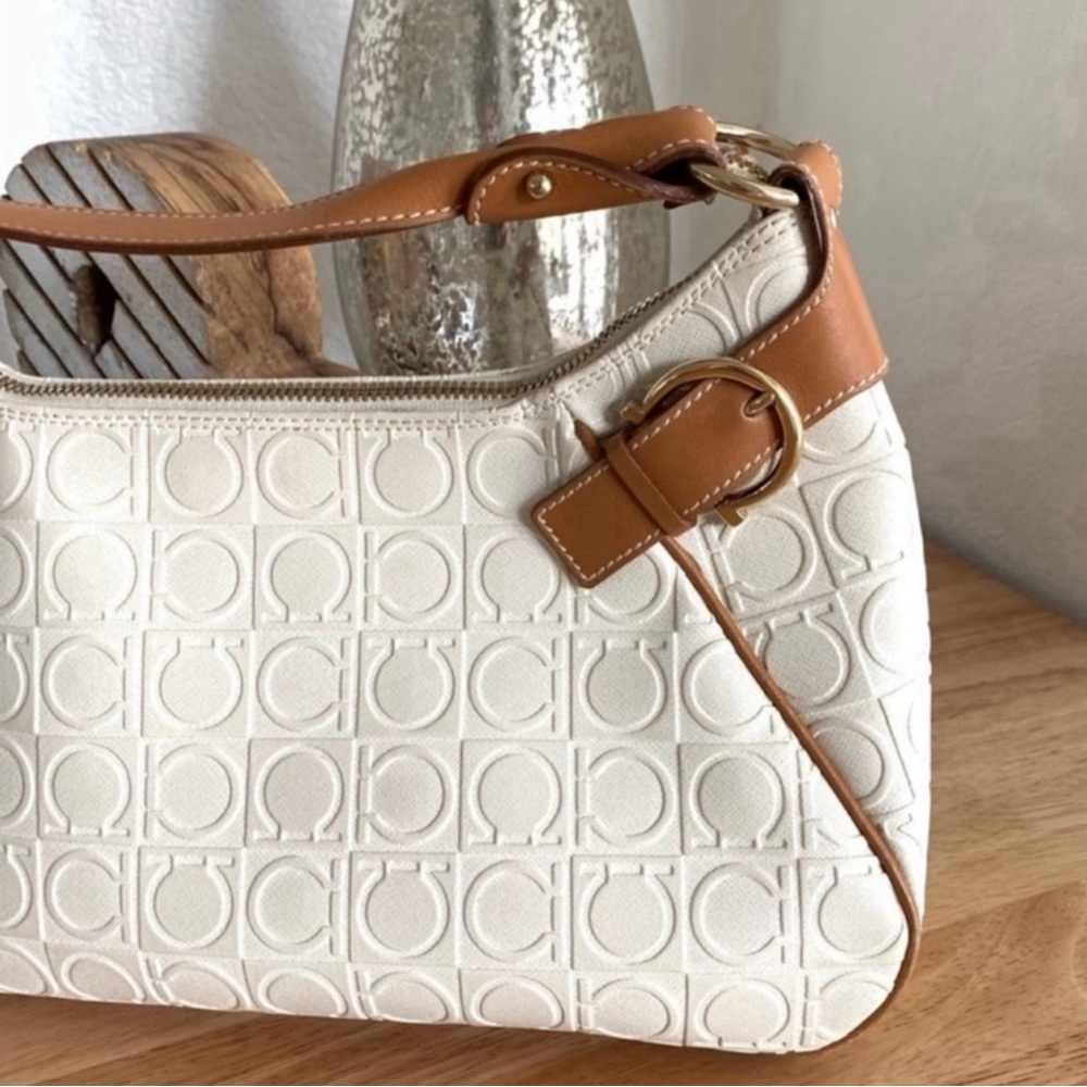 Salvatore Ferragamo Off White/Brown Gancini
Embossed Leather Shoulder Bag - Picture 3 of 15